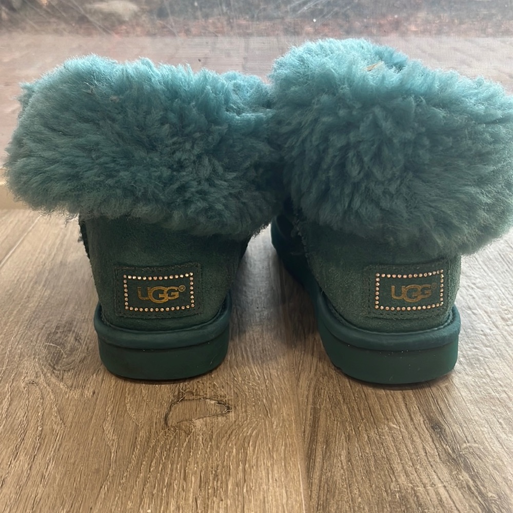 Ugg size 6 Turquoise comfy boots